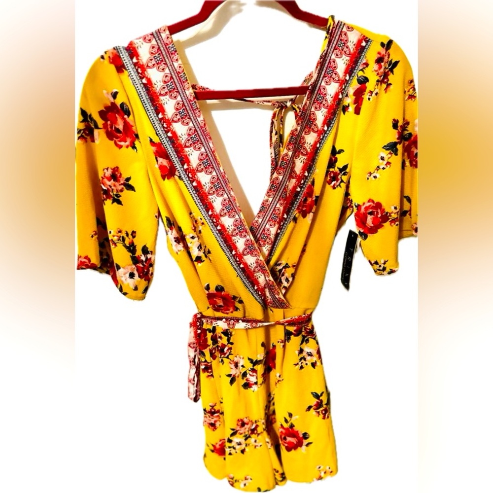 NWT Trixxi Boho Francesca's Romper - Gold Floral - V-Neck - Belted - Size Small